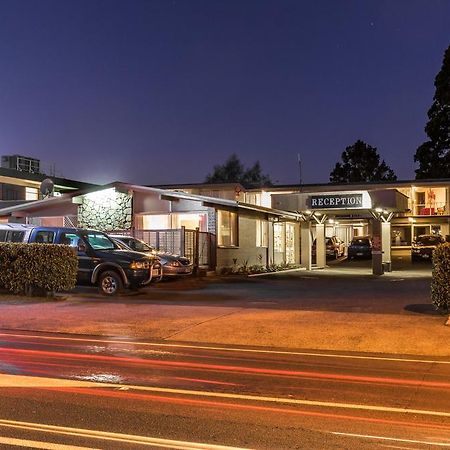 Twin Peaks Lakeside Inn Taupo Ngoại thất bức ảnh