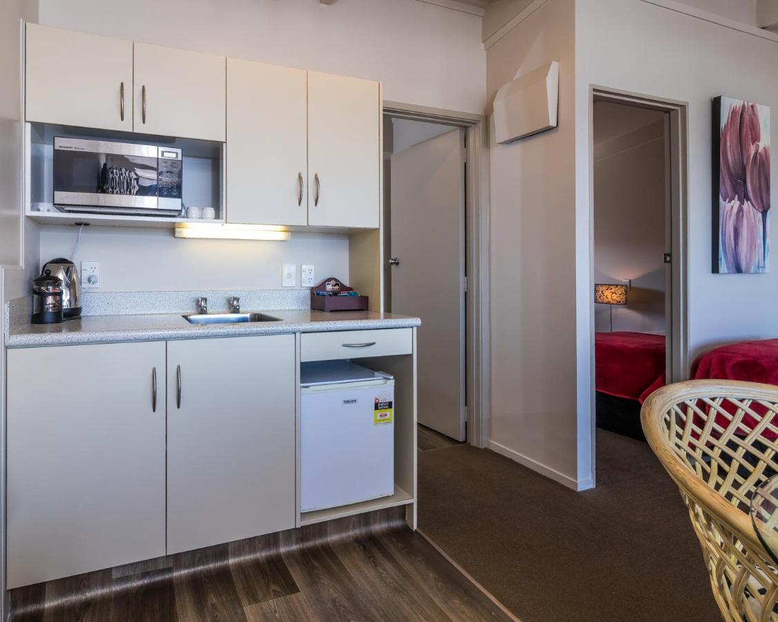 Twin Peaks Lakeside Inn Taupo Ngoại thất bức ảnh