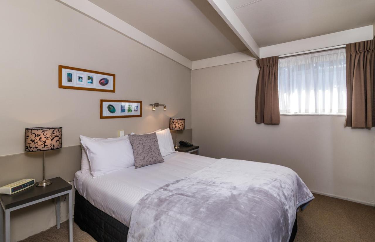 Twin Peaks Lakeside Inn Taupo Ngoại thất bức ảnh