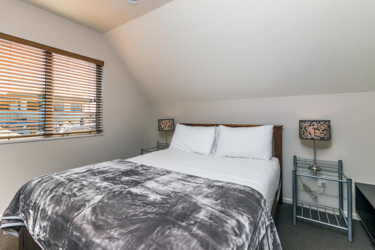 Twin Peaks Lakeside Inn Taupo Ngoại thất bức ảnh