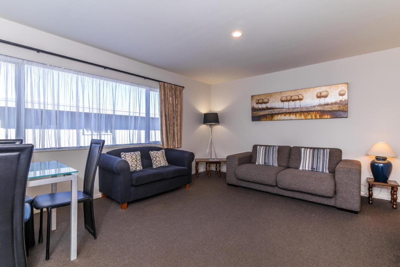 Twin Peaks Lakeside Inn Taupo Ngoại thất bức ảnh