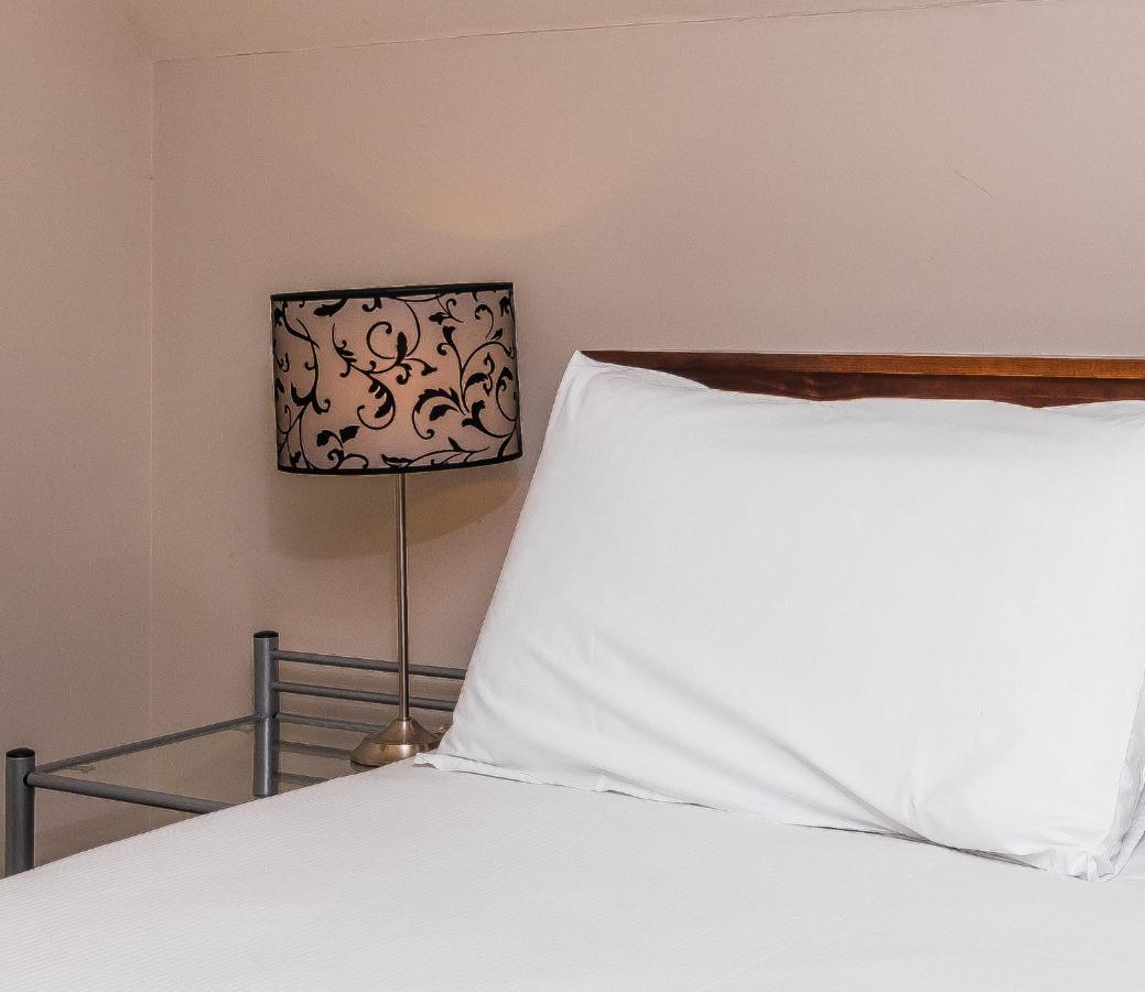 Twin Peaks Lakeside Inn Taupo Ngoại thất bức ảnh