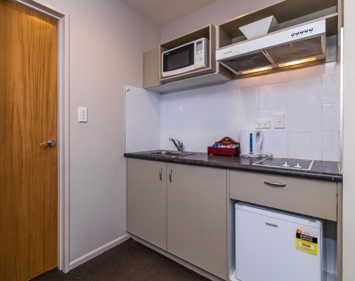 Twin Peaks Lakeside Inn Taupo Ngoại thất bức ảnh