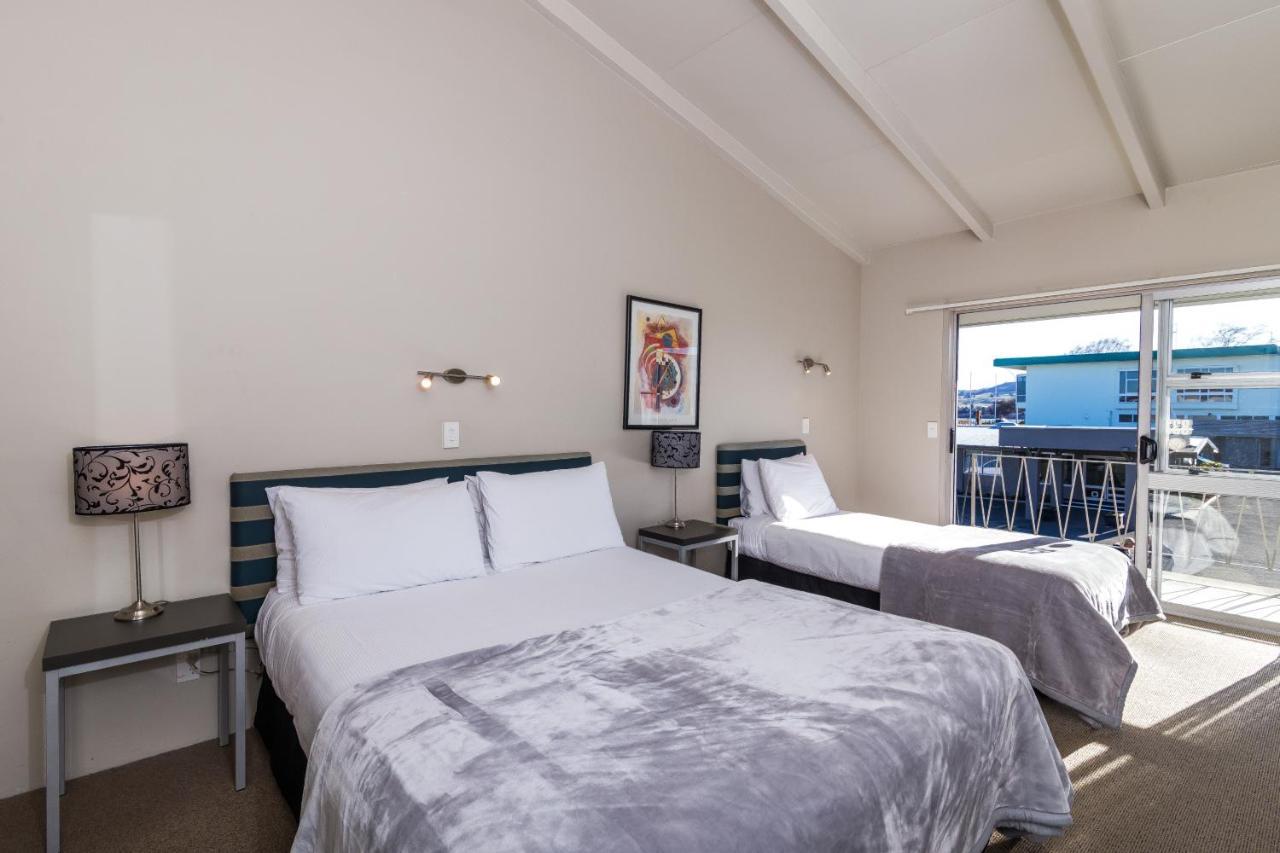 Twin Peaks Lakeside Inn Taupo Ngoại thất bức ảnh