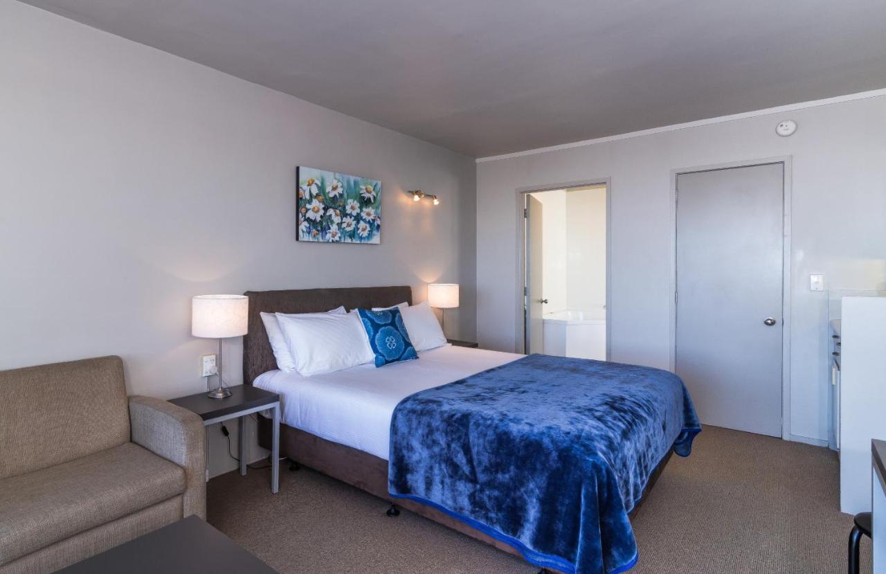 Twin Peaks Lakeside Inn Taupo Ngoại thất bức ảnh