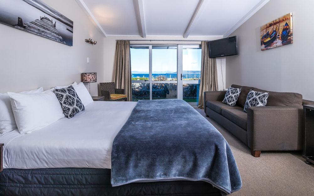 Twin Peaks Lakeside Inn Taupo Ngoại thất bức ảnh