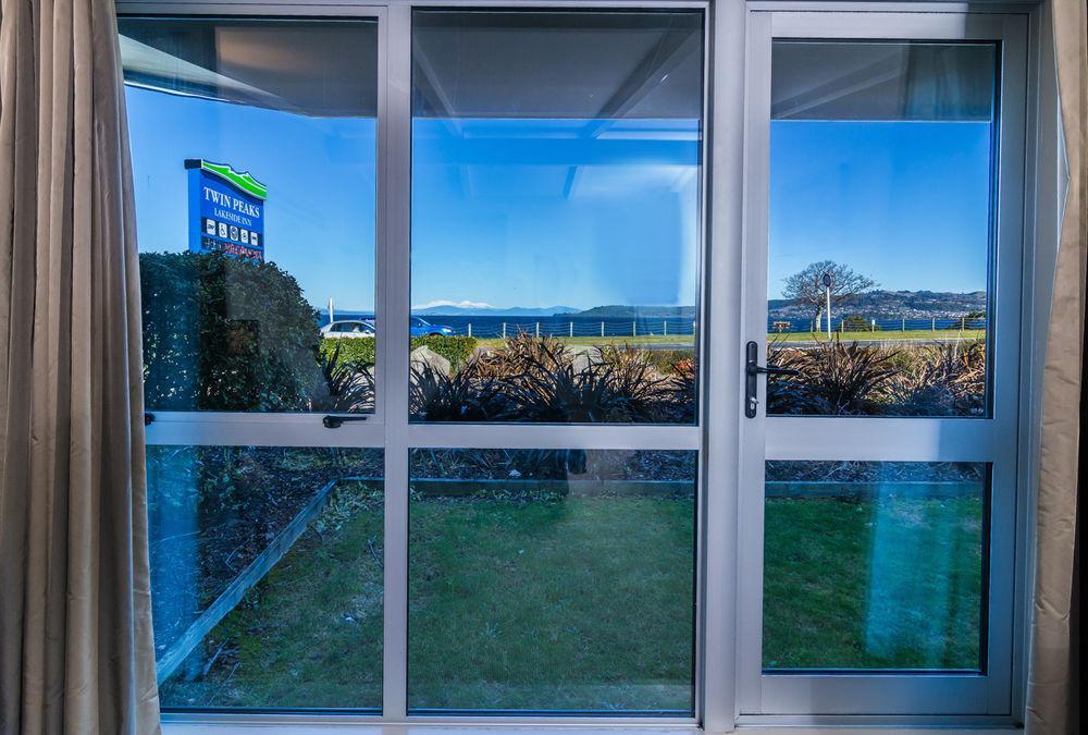 Twin Peaks Lakeside Inn Taupo Ngoại thất bức ảnh