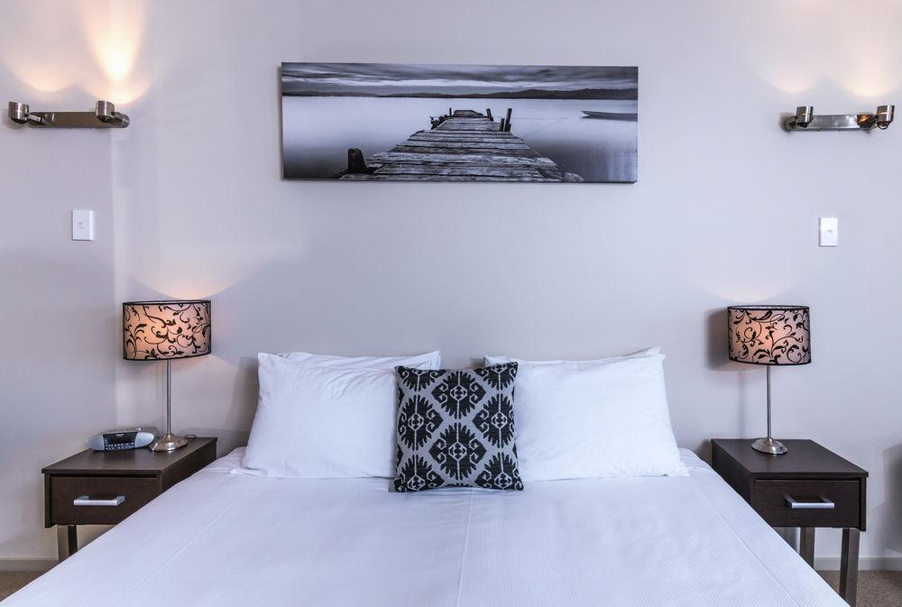 Twin Peaks Lakeside Inn Taupo Ngoại thất bức ảnh