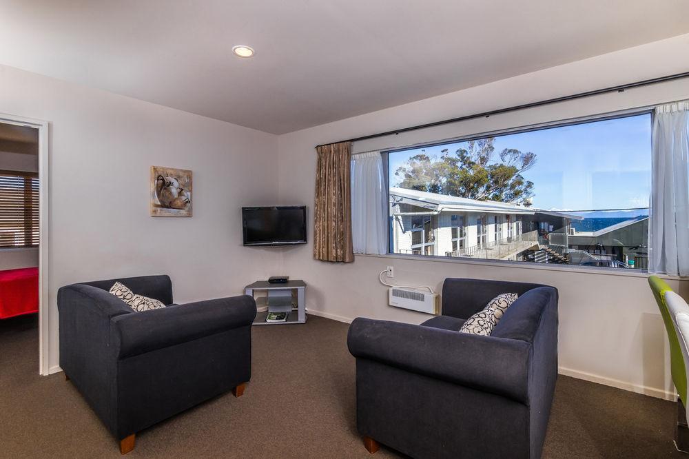 Twin Peaks Lakeside Inn Taupo Ngoại thất bức ảnh