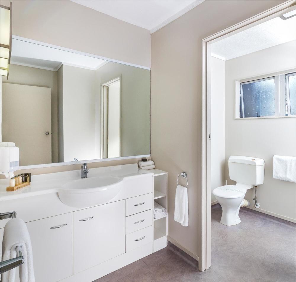 Twin Peaks Lakeside Inn Taupo Ngoại thất bức ảnh