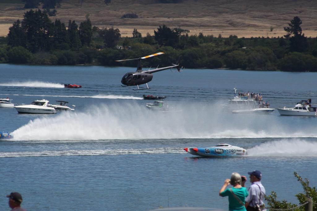 Twin Peaks Lakeside Inn Taupo Ngoại thất bức ảnh