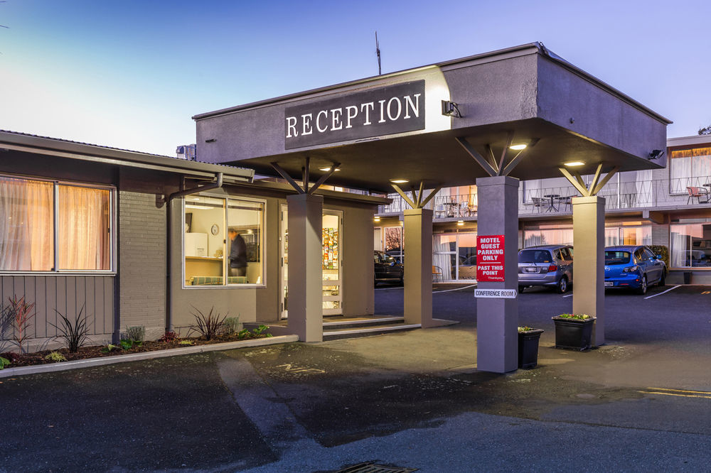 Twin Peaks Lakeside Inn Taupo Ngoại thất bức ảnh