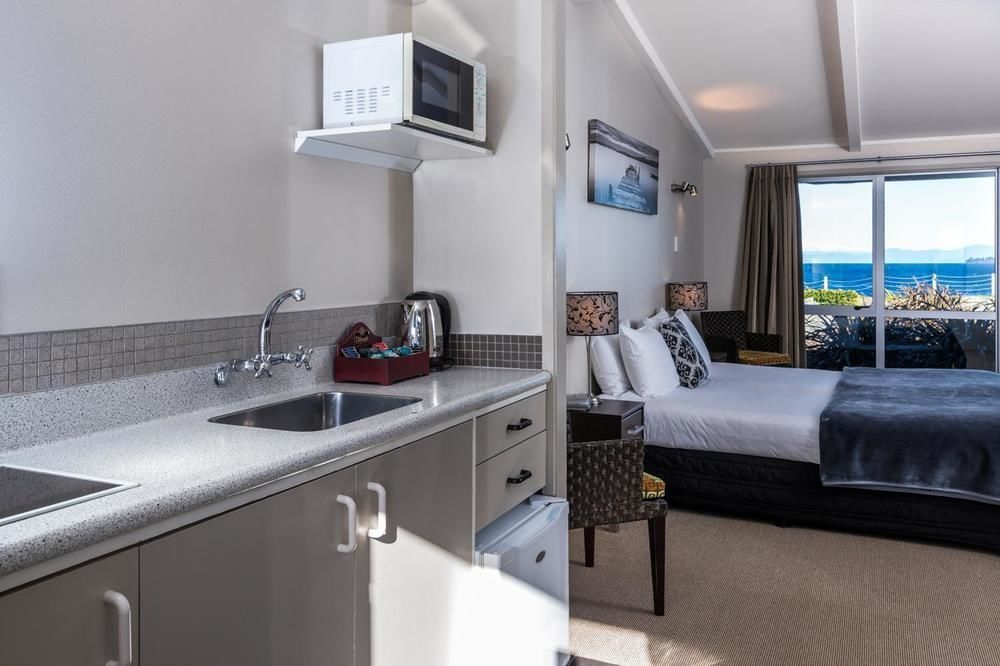 Twin Peaks Lakeside Inn Taupo Ngoại thất bức ảnh